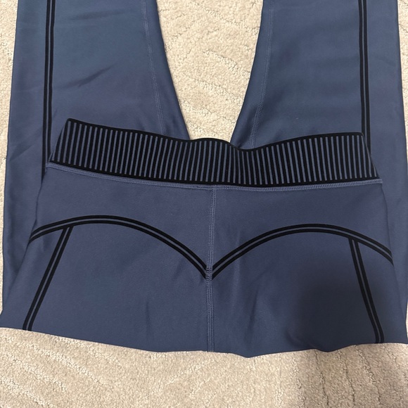 ALO Yoga Navy Blue Leggings - Picture 5 of 6